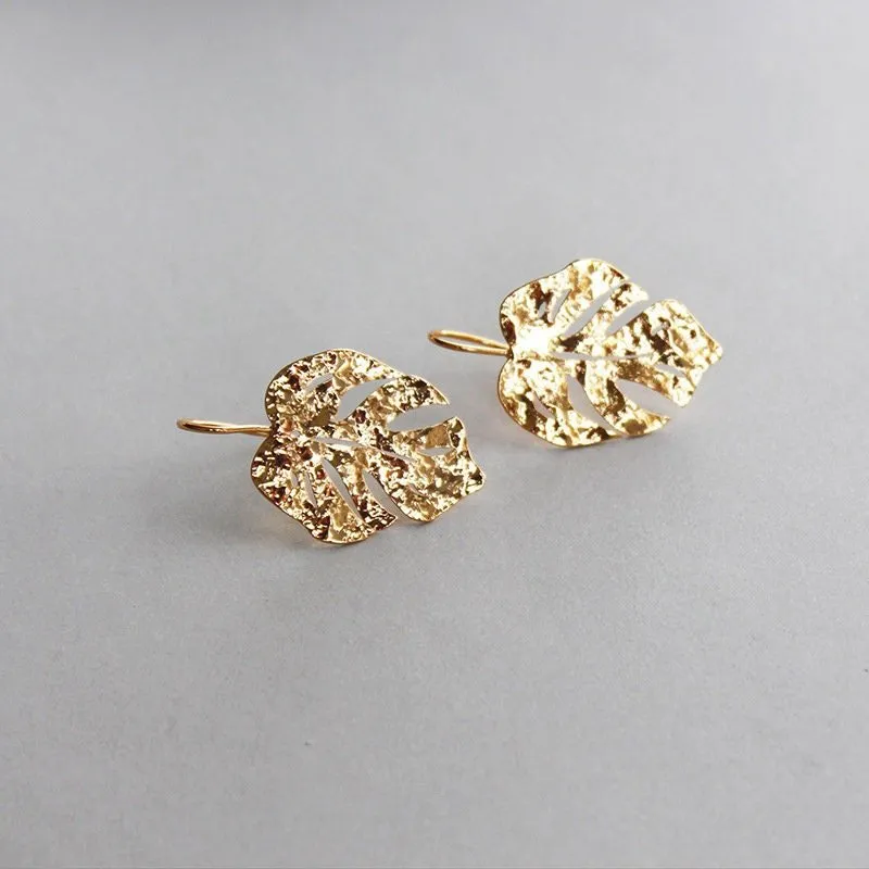 Kairi 18k Gold Plated Earrings w. Oversized Fall Leaf | Minimalist Chic