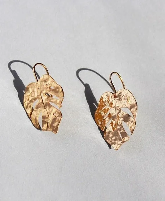 Kairi 18k Gold Plated Earrings w. Oversized Fall Leaf | Minimalist Chic