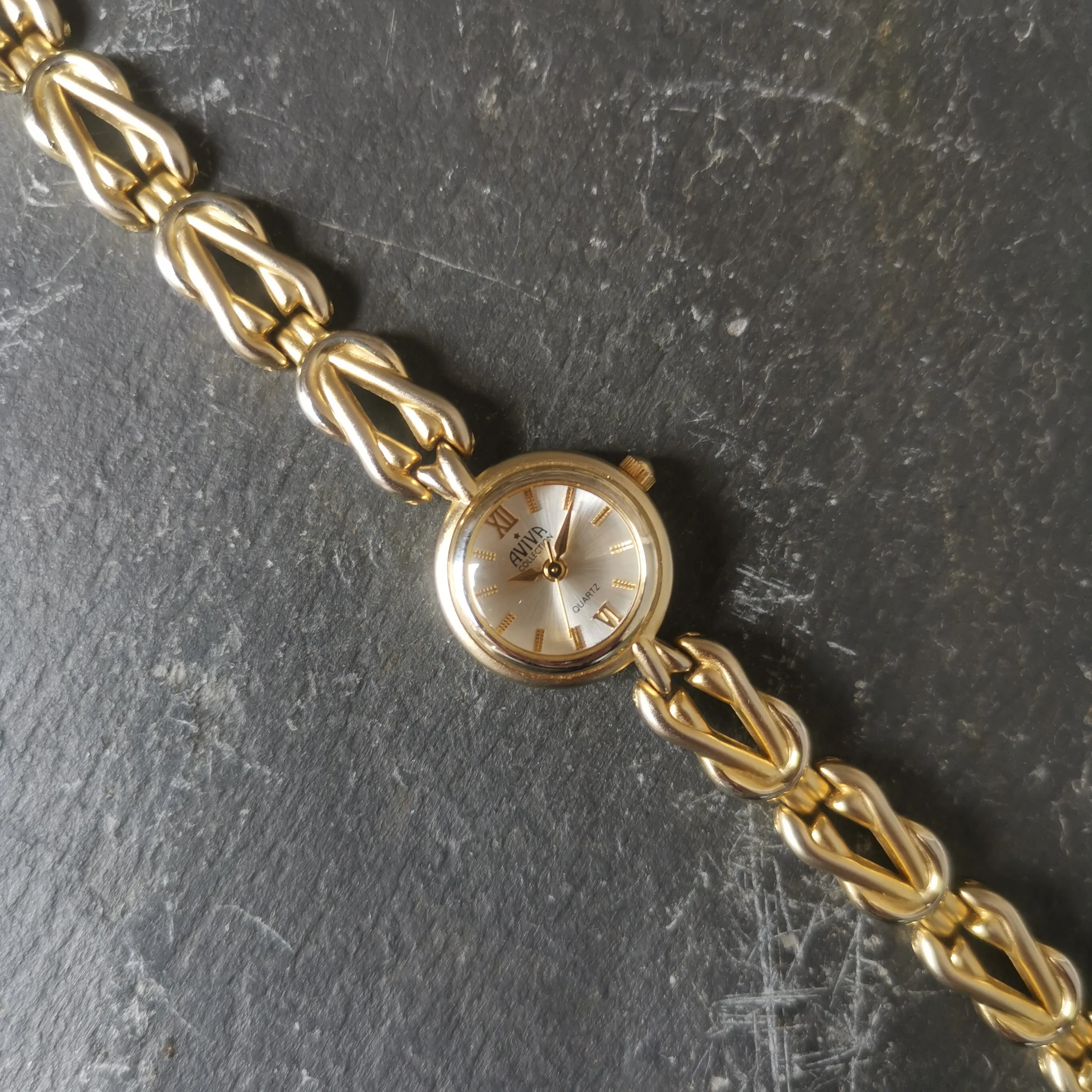 Vintage Women's AVIVA "Collection" Gold Plated Quartz Watch