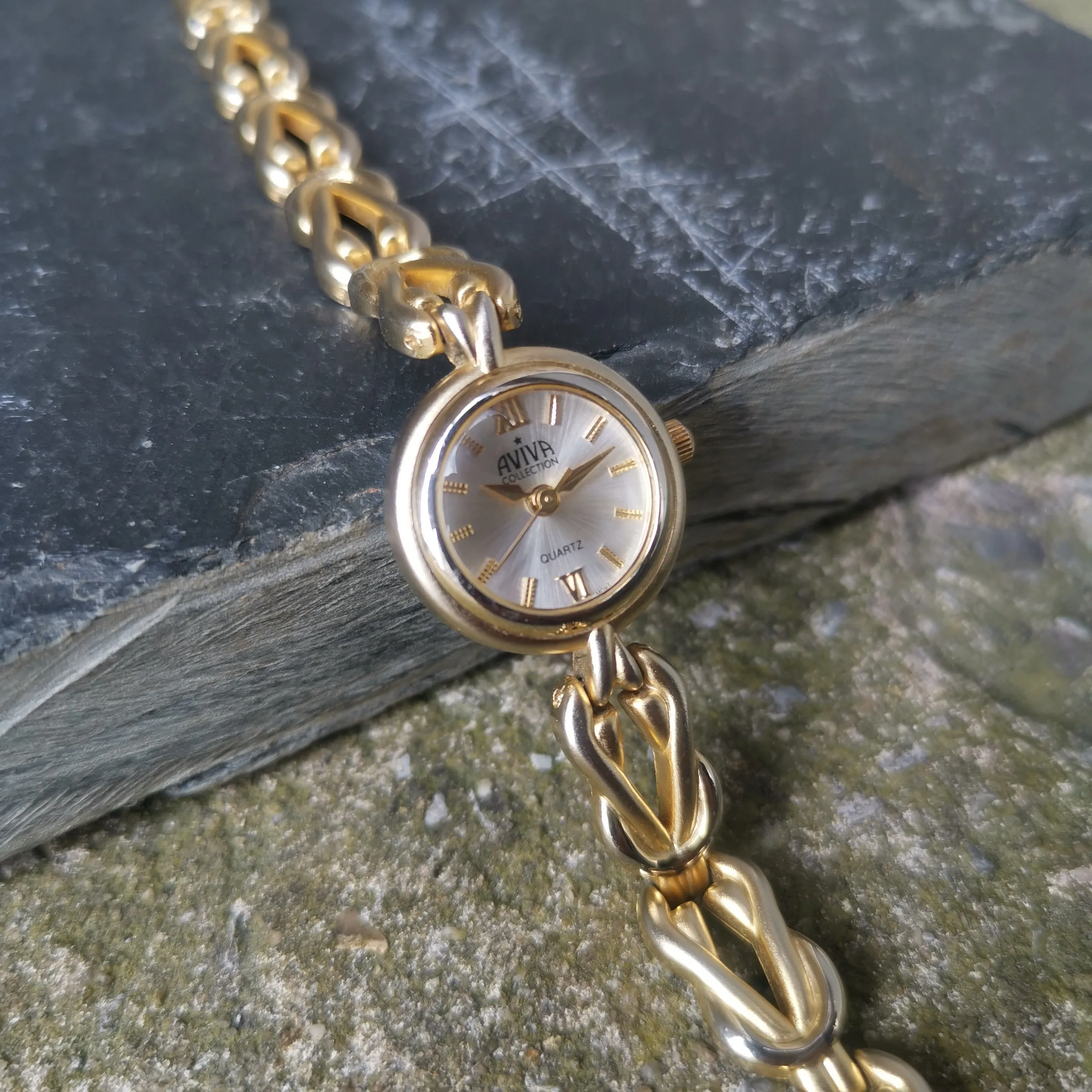 Vintage Women's AVIVA "Collection" Gold Plated Quartz Watch